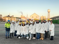 Portrait de groupe en visite d'usine Dow